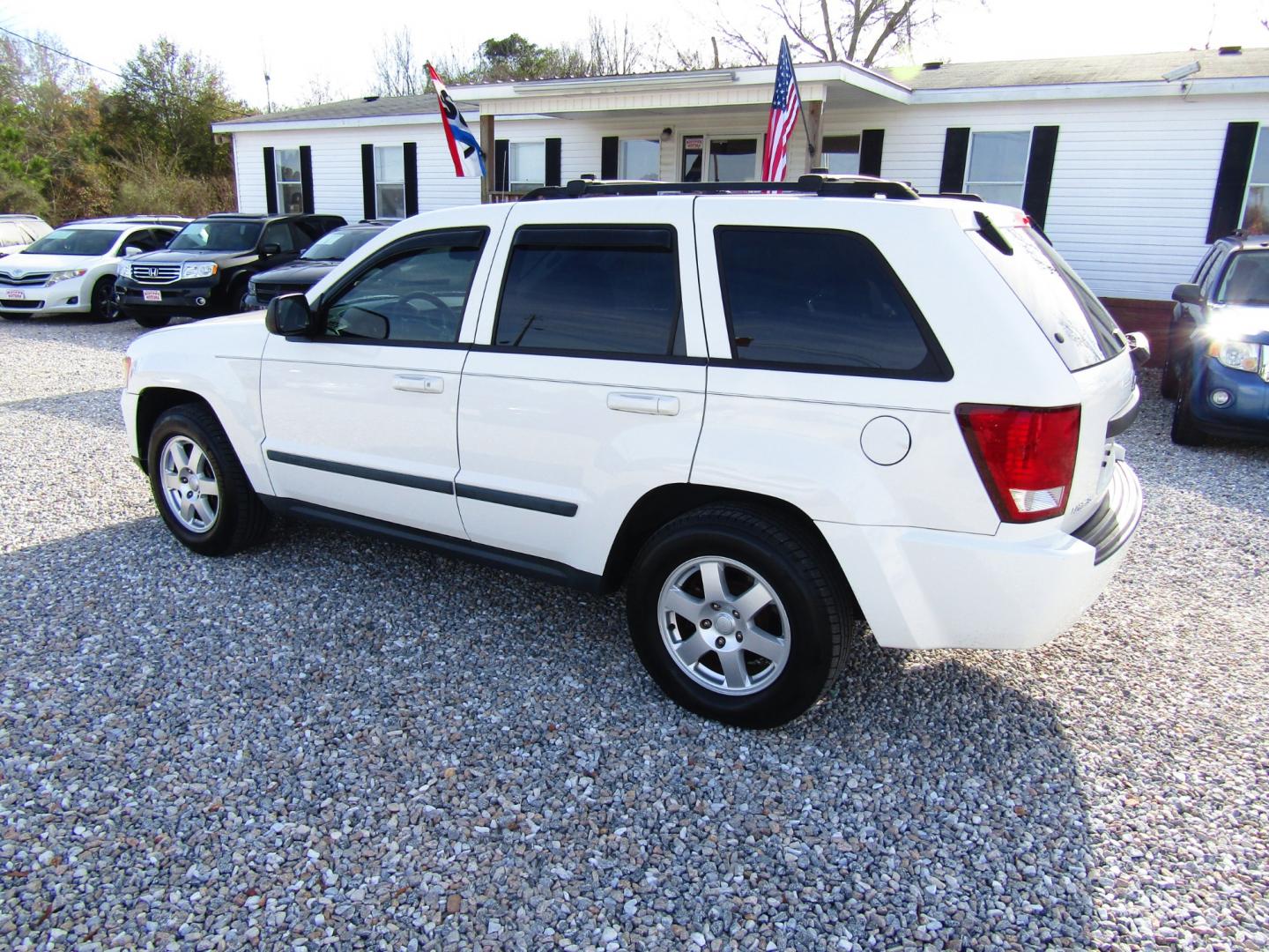 2009 WHITE Jeep Grand Cherokee (1J8GS48KX9C) , Automatic transmission, located at 15016 S Hwy 231, Midland City, AL, 36350, (334) 983-3001, 31.306210, -85.495277 - Photo#5